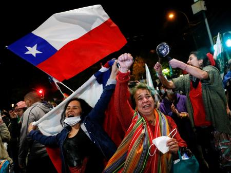 chilenos comemoram aprovacao de assembleia constituinte no pais 1603704726272 v2 450x337